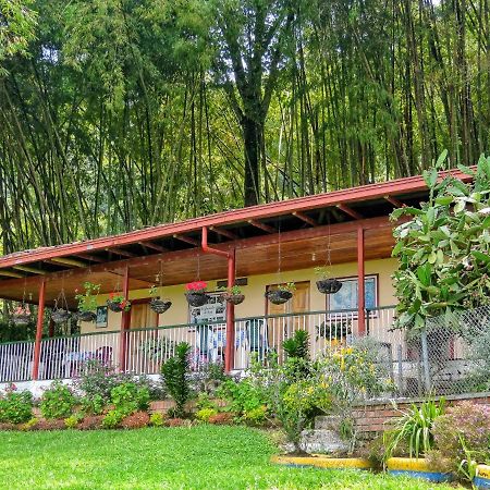 Finca Turistica Los Rosales Pereira Bagian luar foto