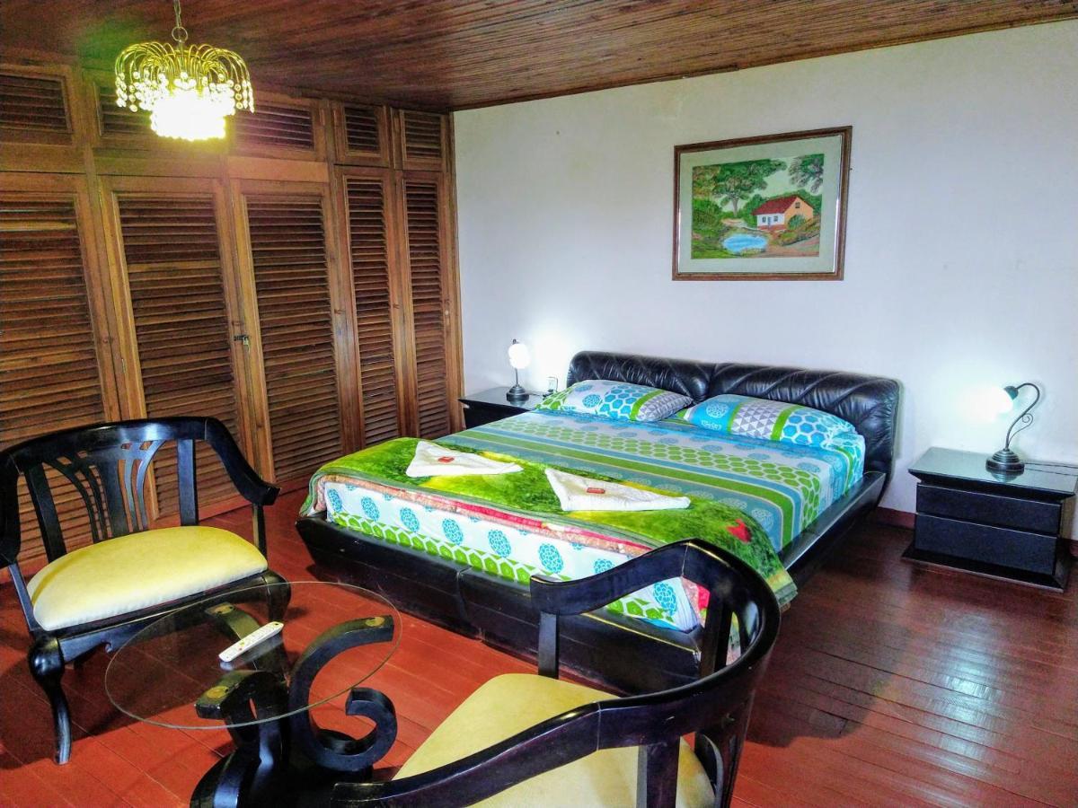 Finca Turistica Los Rosales Pereira Bagian luar foto